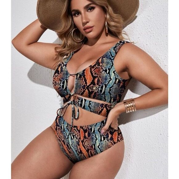 SHEIN Swimsuit - Picture 4 of 4